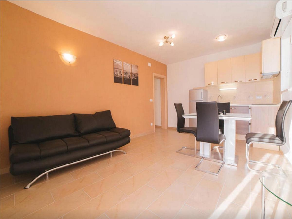 House Karlo Apartments Omis Exterior photo