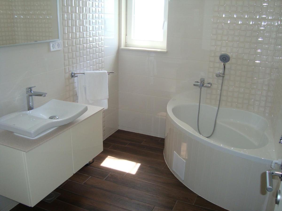 House Karlo Apartments Omis Exterior photo